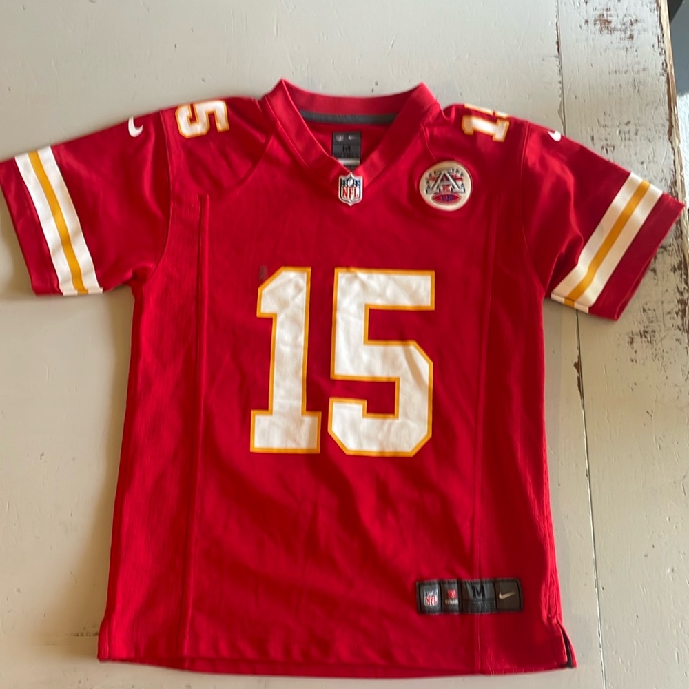 Youth size 10-12 Chiefs Mahomes jersey
